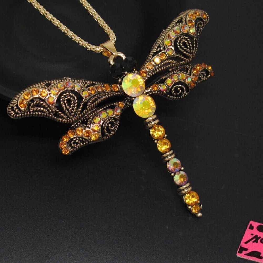 💛 Betsey Johnson stunning crystal dragonfly necklace 💛